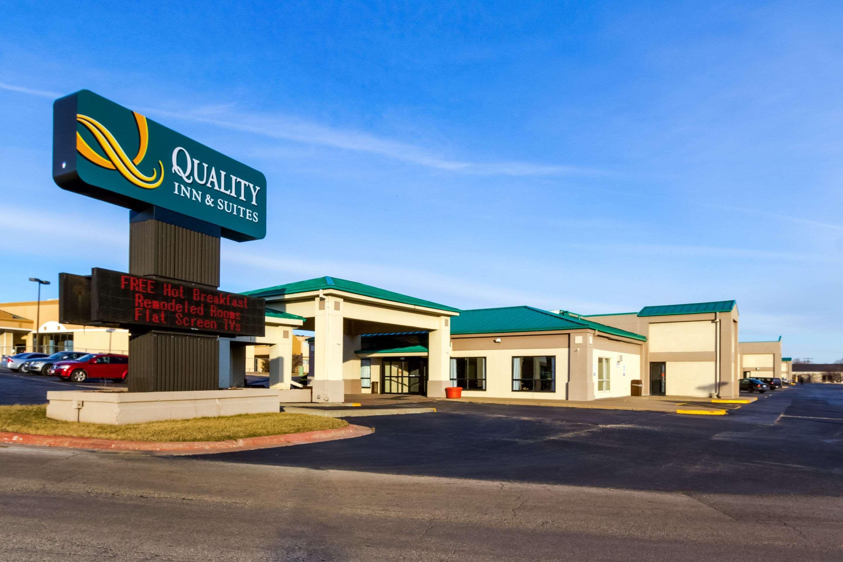 Quality Inn & Suites Moline - Quad Cities Esterno foto