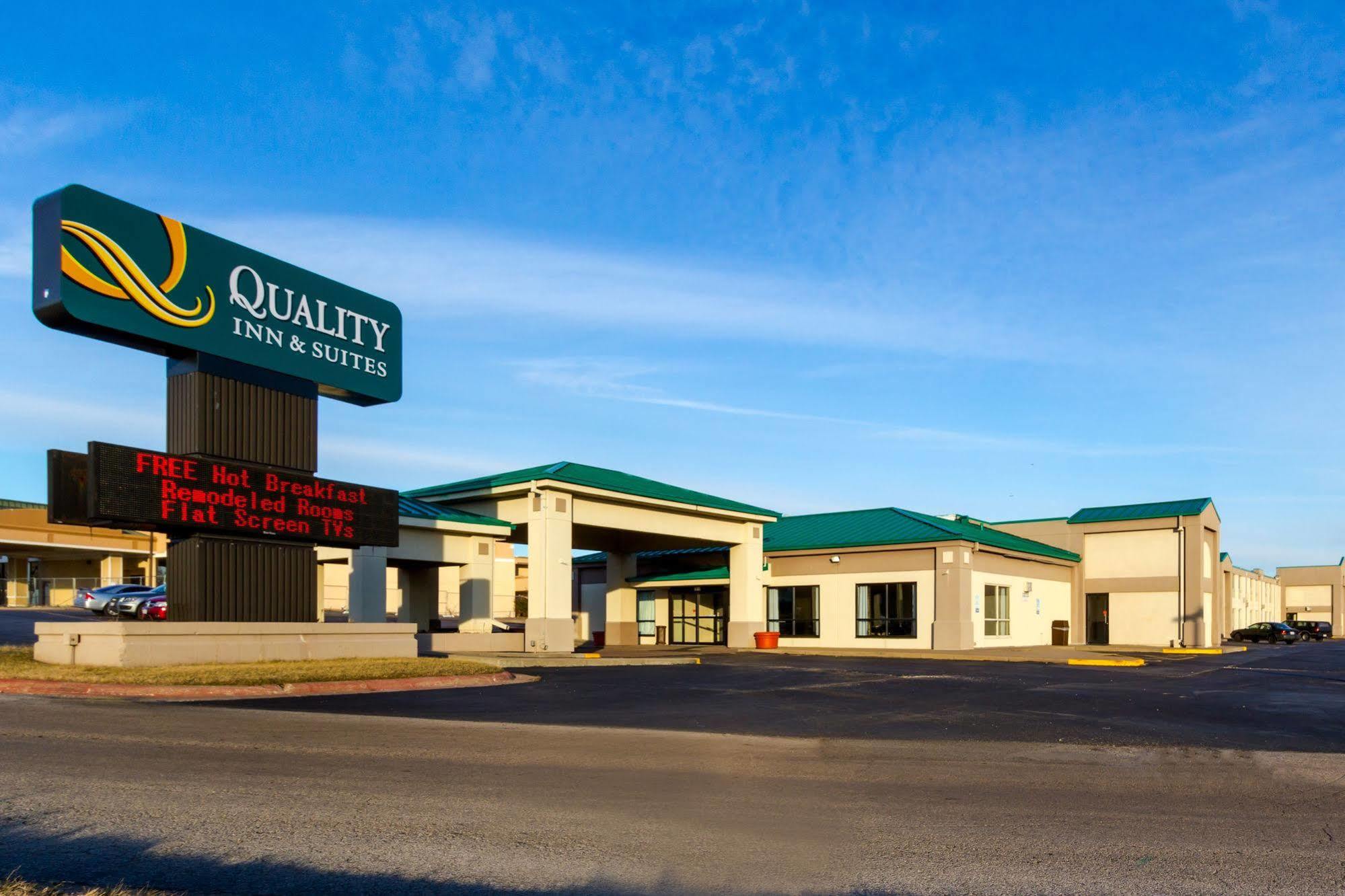 Quality Inn & Suites Moline - Quad Cities Esterno foto